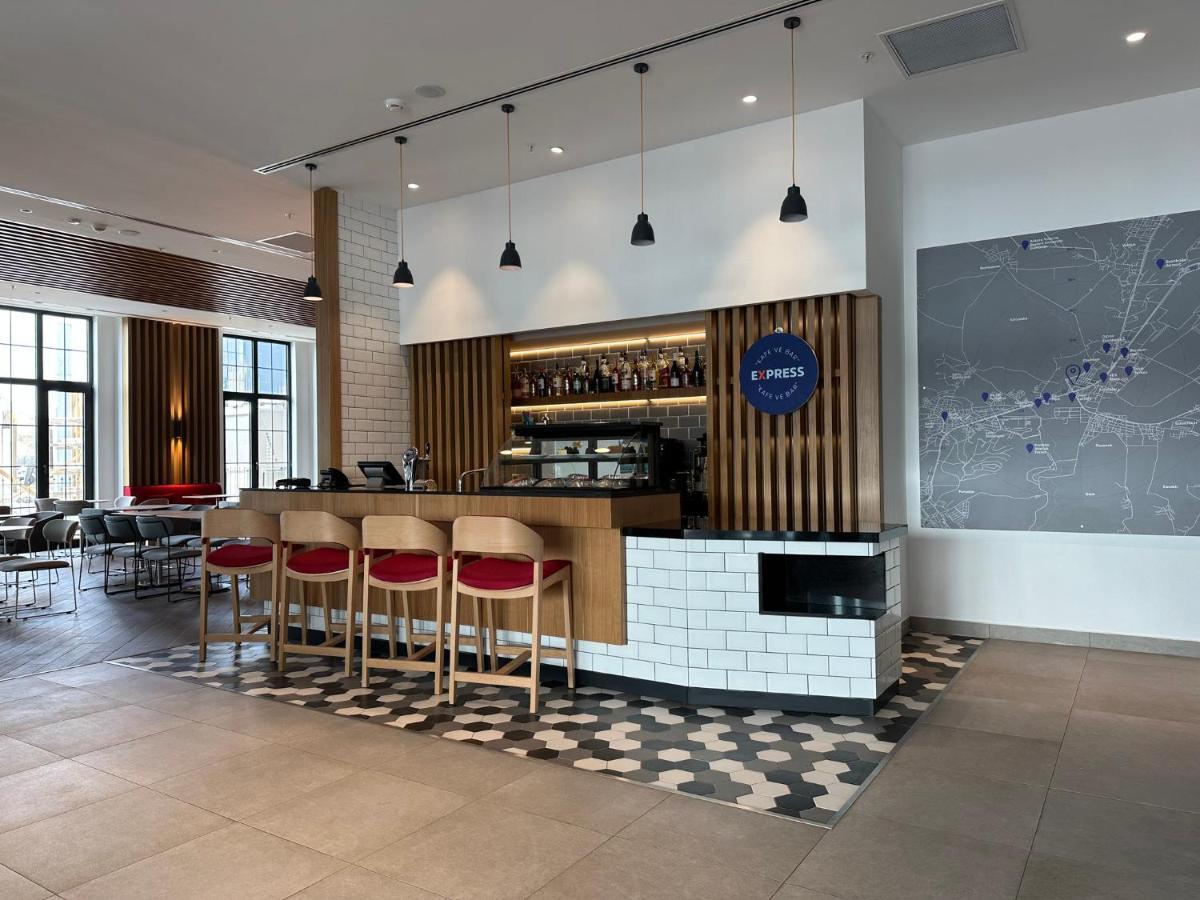 Express - - Airport By Ihg 3*
