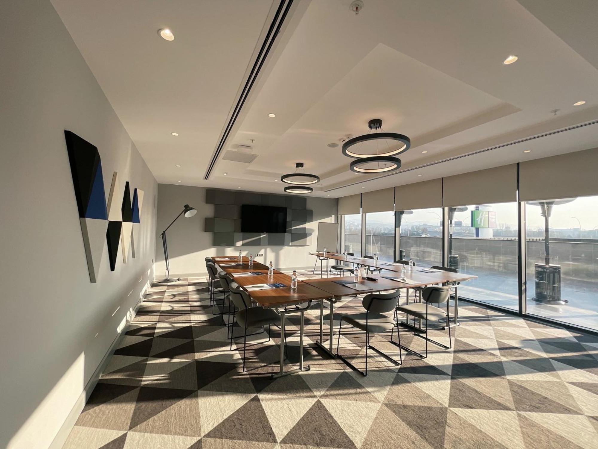 Express - - Airport By Ihg