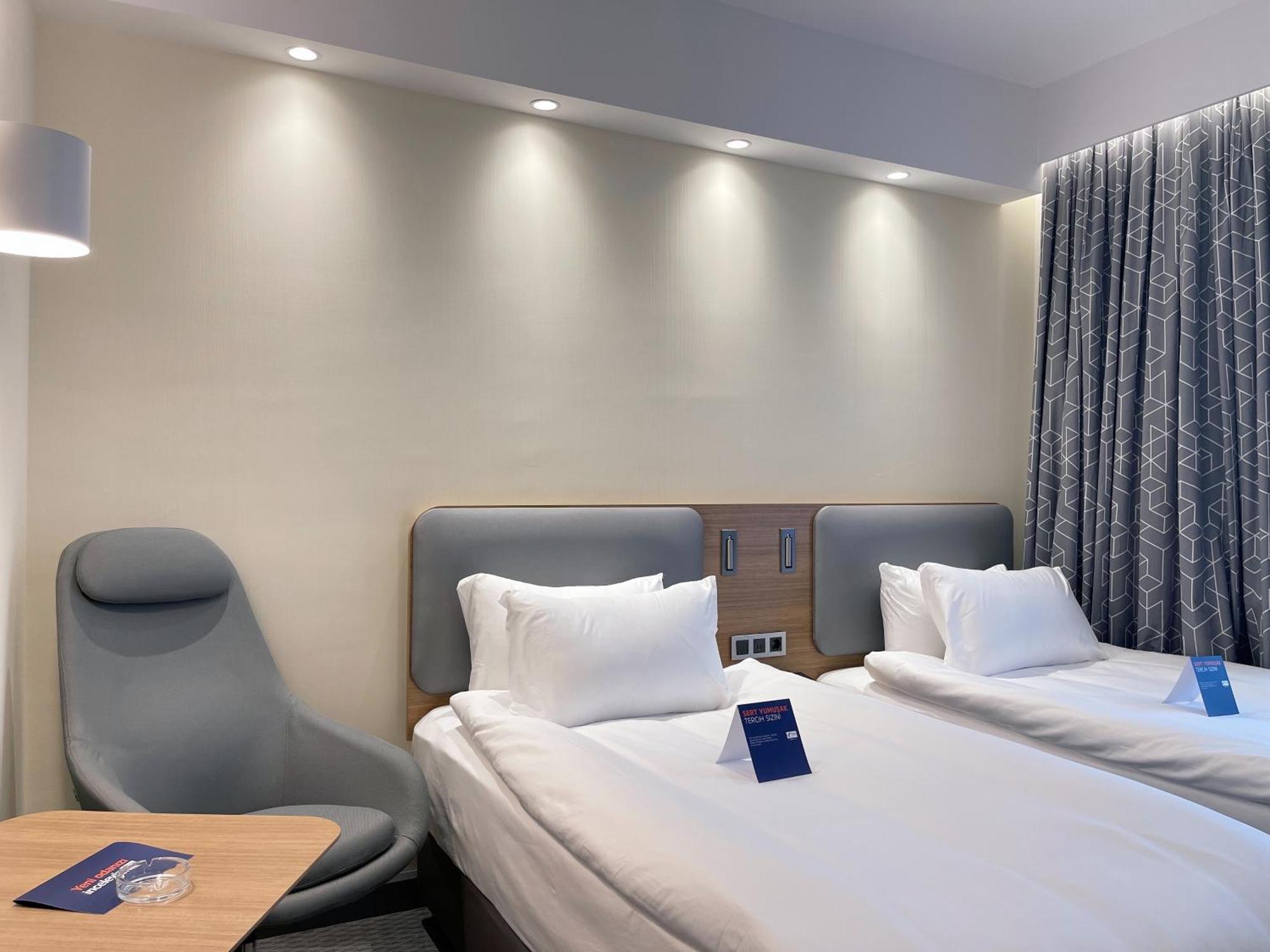 Express - - Airport By Ihg Hotel